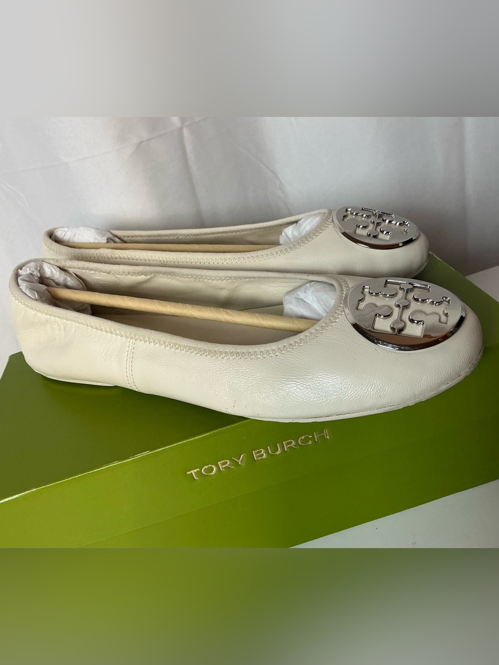Tory Burch Reva Travel Ballet Flats Cream Silver Leather Size 7 - Picture 5 of 14